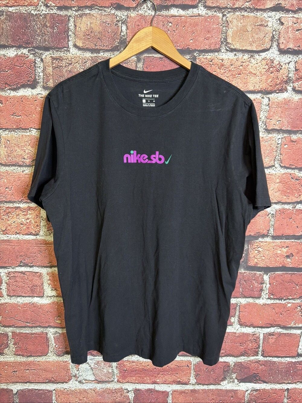 Nike SB T-Shirt Mens Large Black Swoosh Logo Print Short Sleeve Athletic Cut